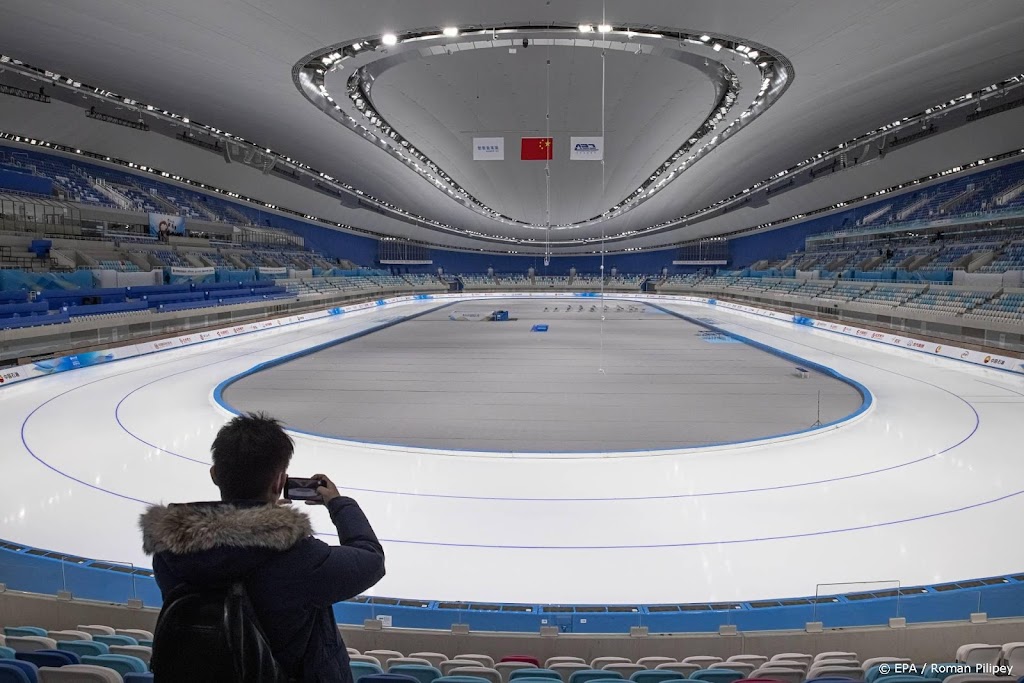 Van Velde onder de indruk in China: Thialf past hier twee keer in