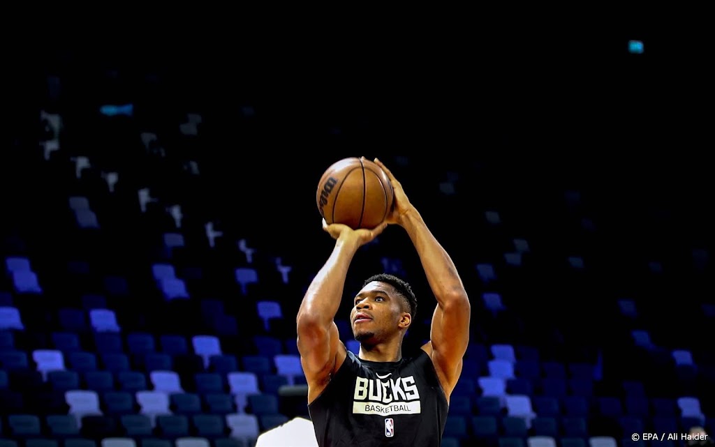 Basketballer Antetokounmpo leidt Bucks met 50 punten naar winst