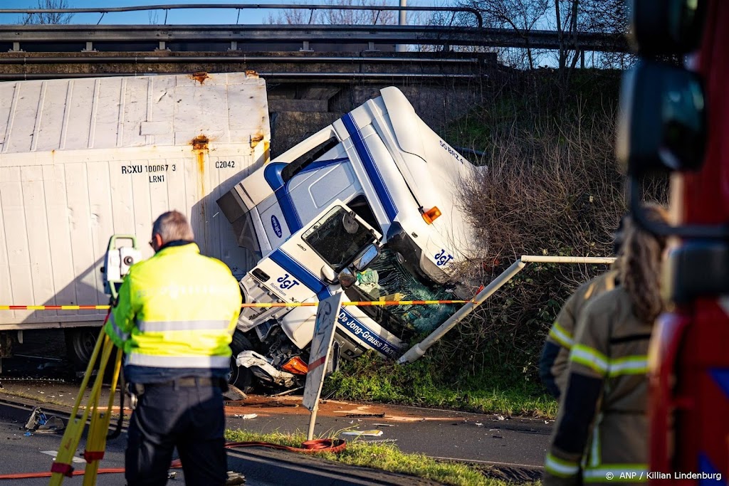 Wegen bij Gorinchem weer vrij na ongeval met vrachtwagen