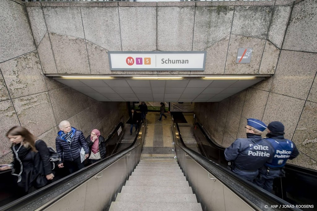 Man steekt mensen neer in hart van Europese wijk in Brussel