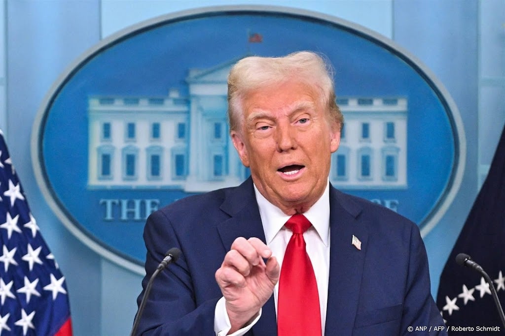Trump: geen overlevenden bij vliegcrash, wijst naar Democraten