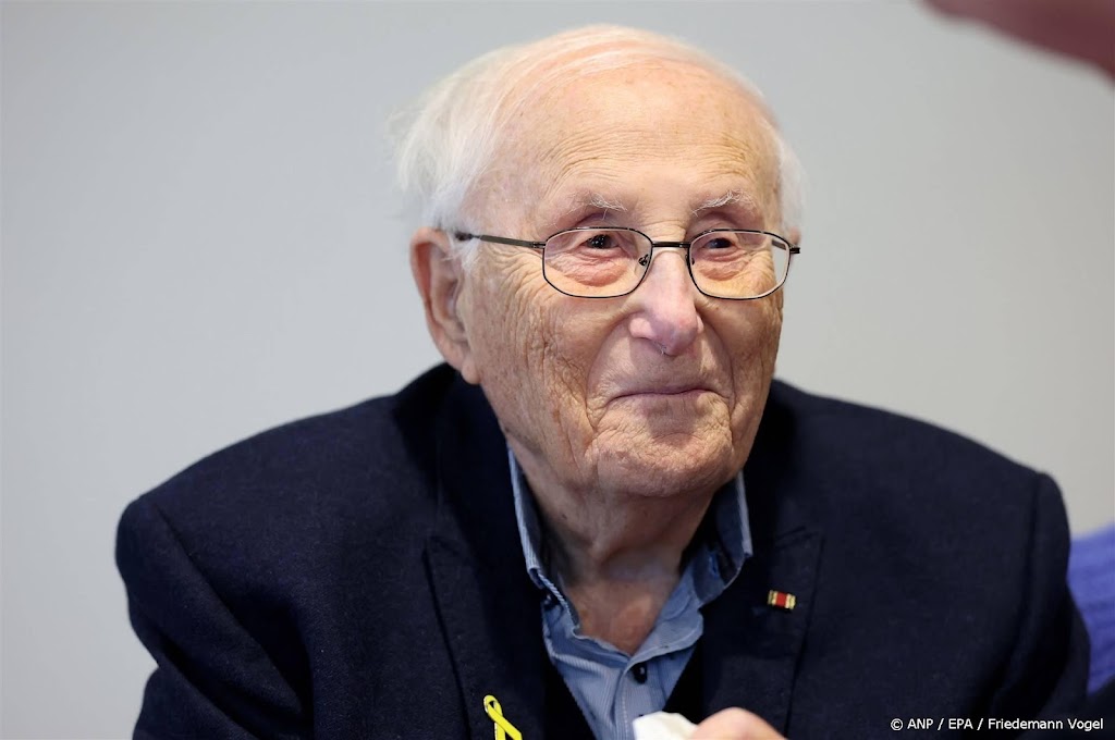 Auschwitzoverlevende geeft orde terug uit protest tegen AfD