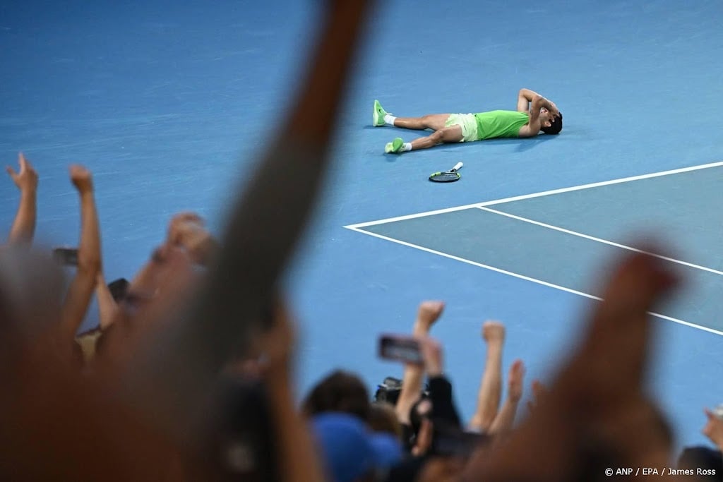 Alcaraz na marathonpartij naar eerste finale op Australian Open