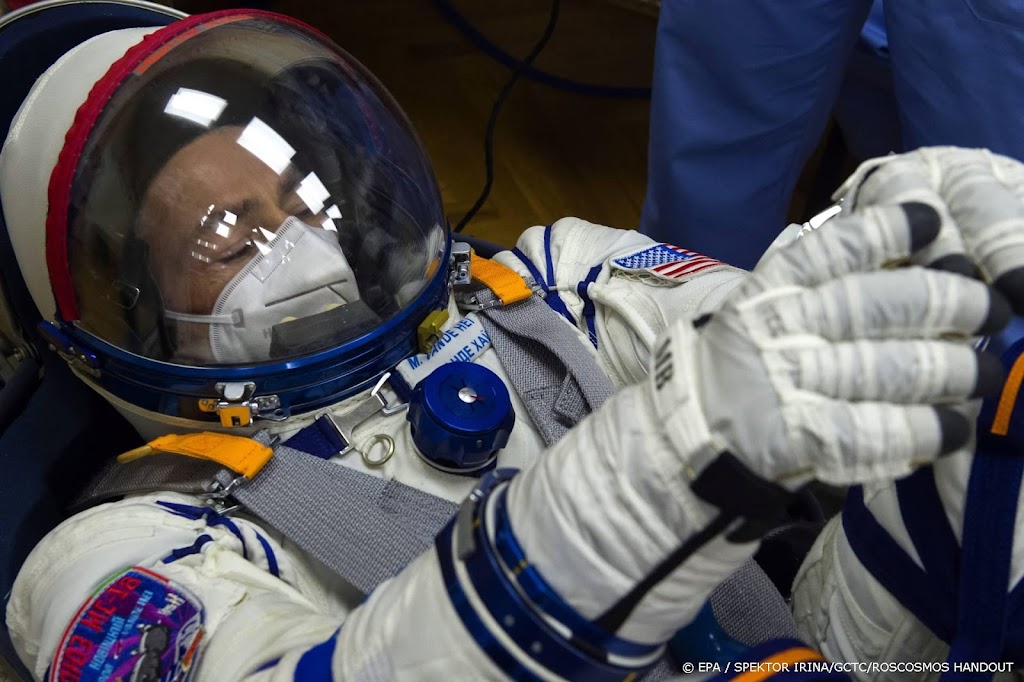 Amerikaanse astronaut en twee Russen terug op aarde