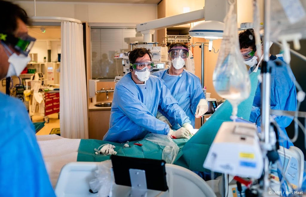 Aantal coronapatiënten in ziekenhuizen zakt weer onder de 2000
