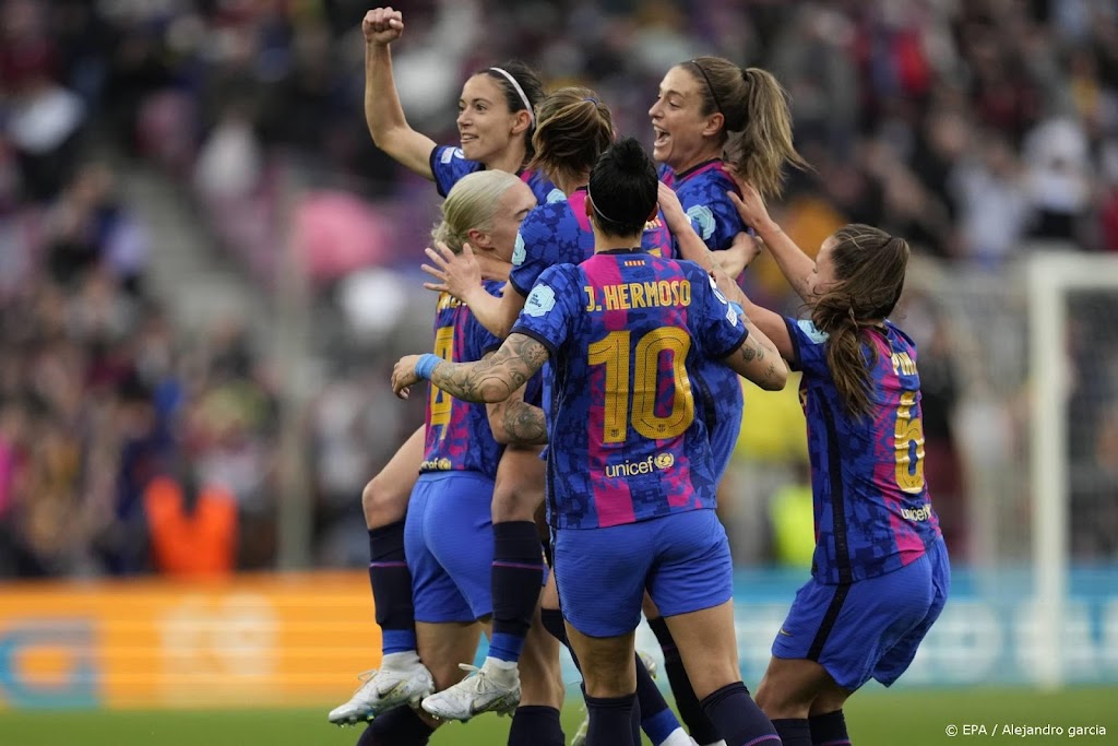 Voetbalsters Barcelona naar halve finale Champions League