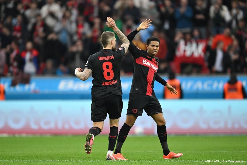 Koploper Leverkusen dankzij late doelpunten langs Hoffenheim
