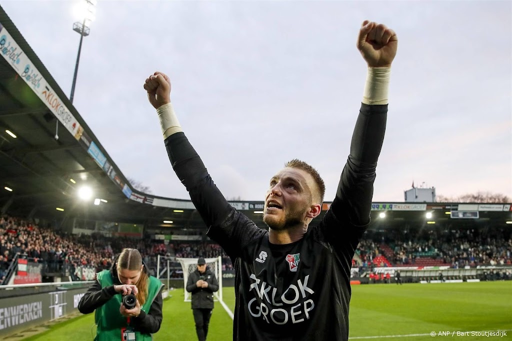 NEC-doelman Cillessen redt voor het eerst strafschop in Eredivisie