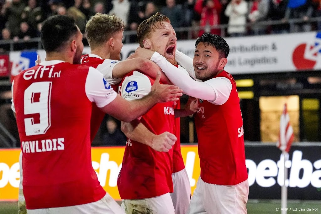 AZ voert met zege op Vitesse druk op FC Twente verder op