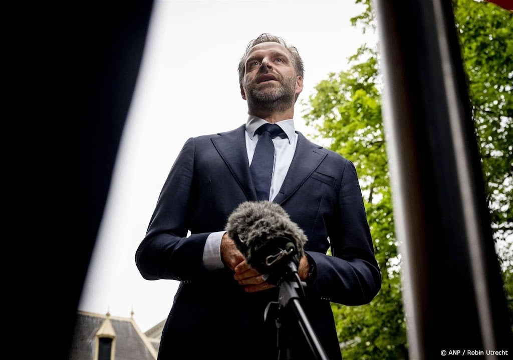 De Jonge wil dat kabinet vaart maakt met besluit kerncentrales