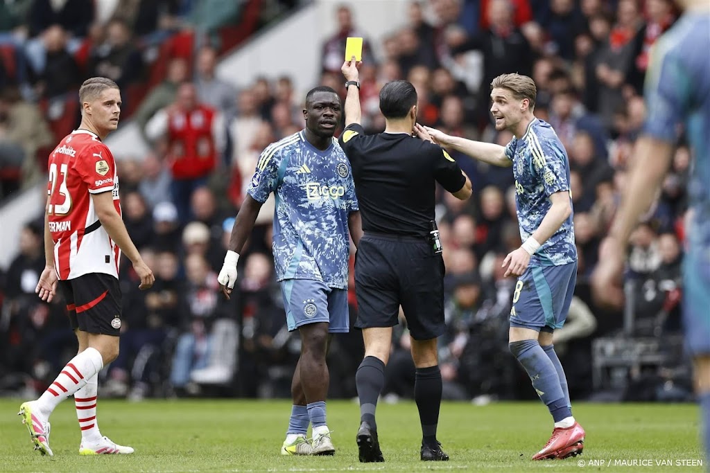 Spits Brobbey geschorst voor thuisduel van Ajax met NAC Breda 