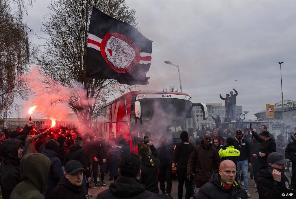 Ajax na zege op PSV onthaald op sportpark De Toekomst