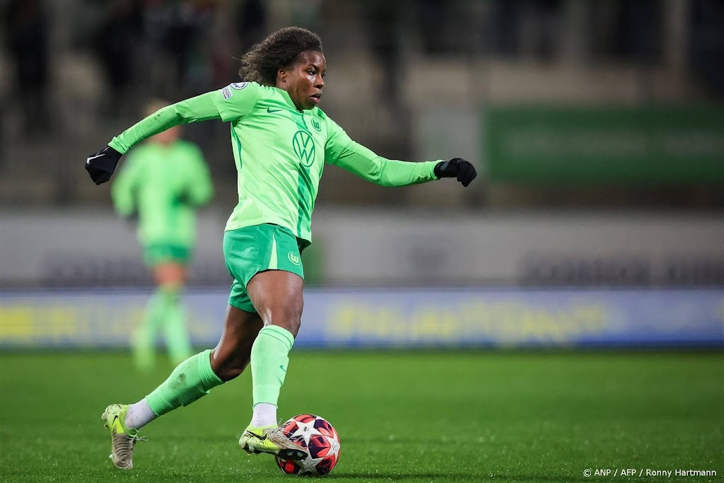 Voetbalster Beerensteyn meldt zich met vier doelpunten bij Oranje