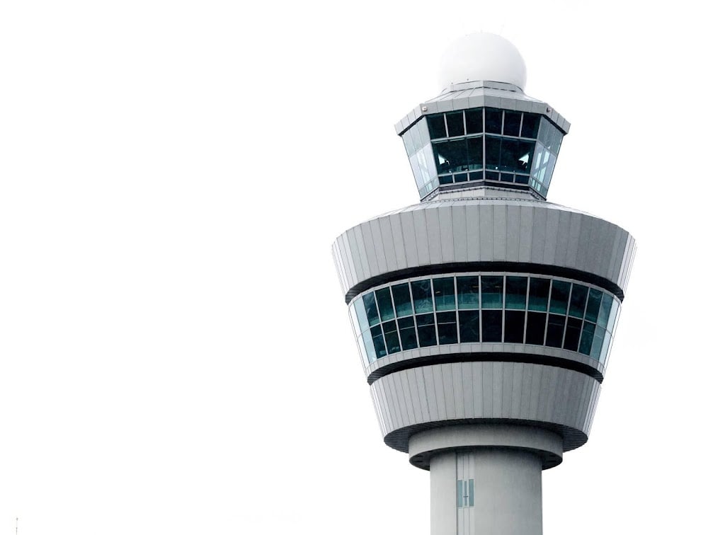 Nieuwe radartoren in aanbouw bij luchthaven Schiphol 