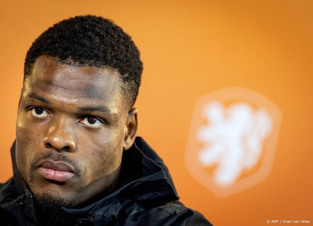 Dumfries aanvoerder Oranje als Van Dijk ontbreekt tegen Ecuador