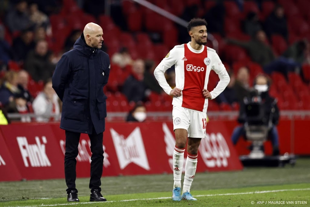 Ajax-trainer Ten Hag hoopt volgende week op Mazraoui tegen AZ