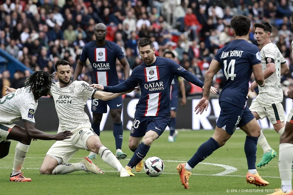 PSG gaat met tien man onderuit tegen FC Lorient  