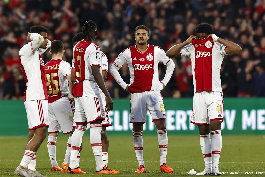 PSV wint KNVB-beker opnieuw en maakt rampjaar Ajax compleet