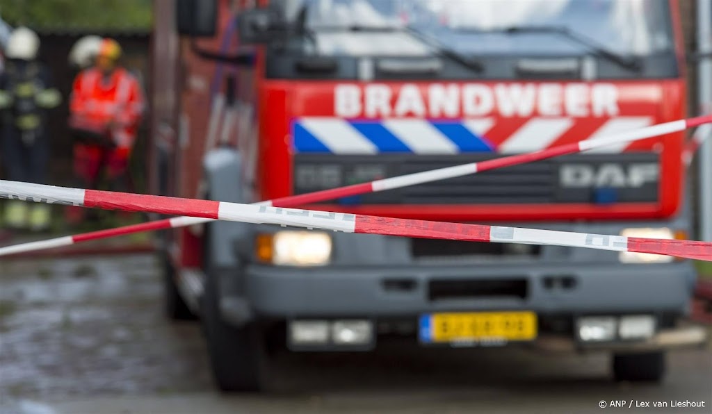 Twee mensen uit een brandende woning gered in het Friese Warns