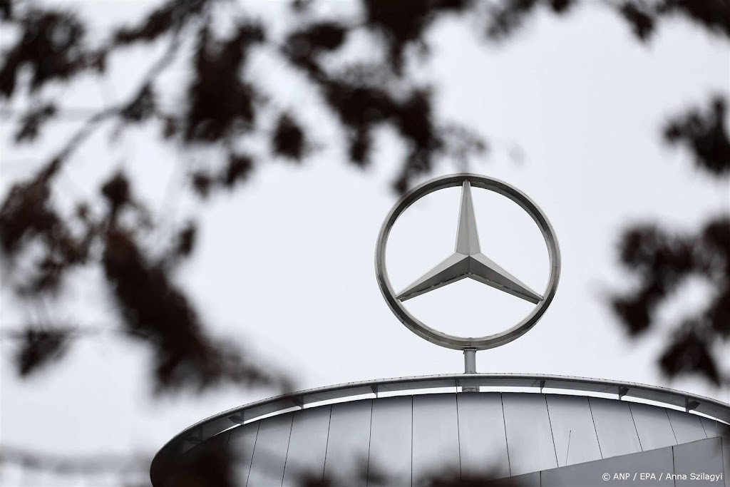 Winst Duitse autobouwers Mercedes en Volkswagen keldert