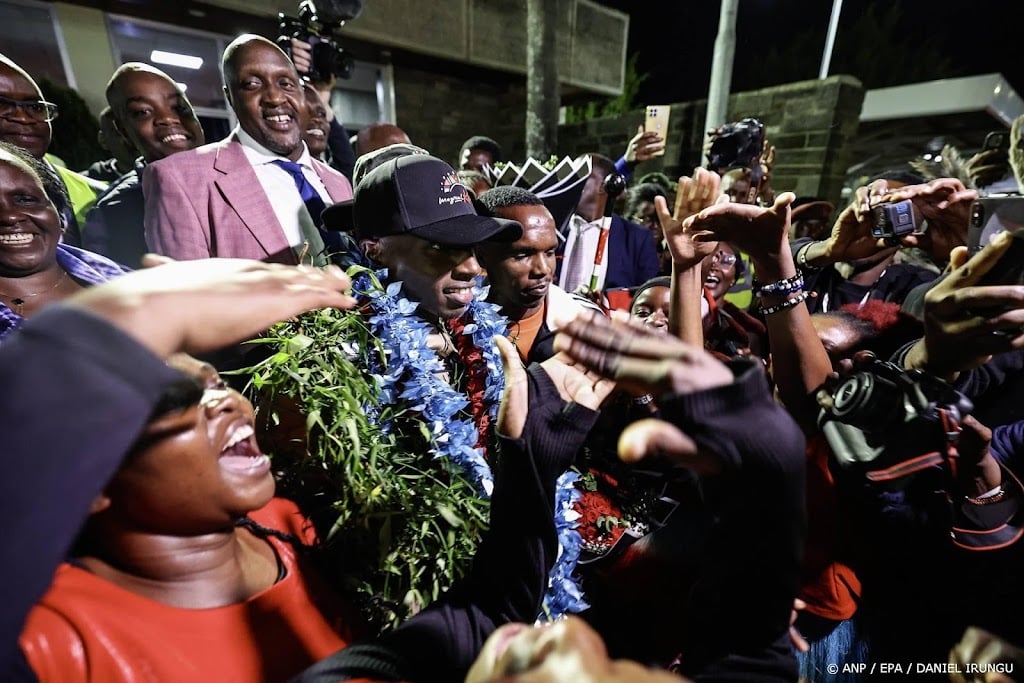 Sawe krijgt heldenonthaal in Kenia na historisch record marathon 