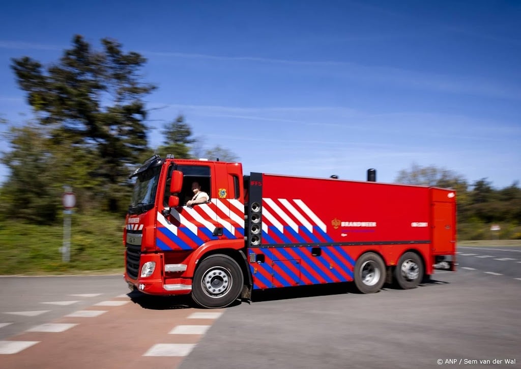 Brand 't Harde nog niet bedwongen, wind en hotspots 'zorgpunt'