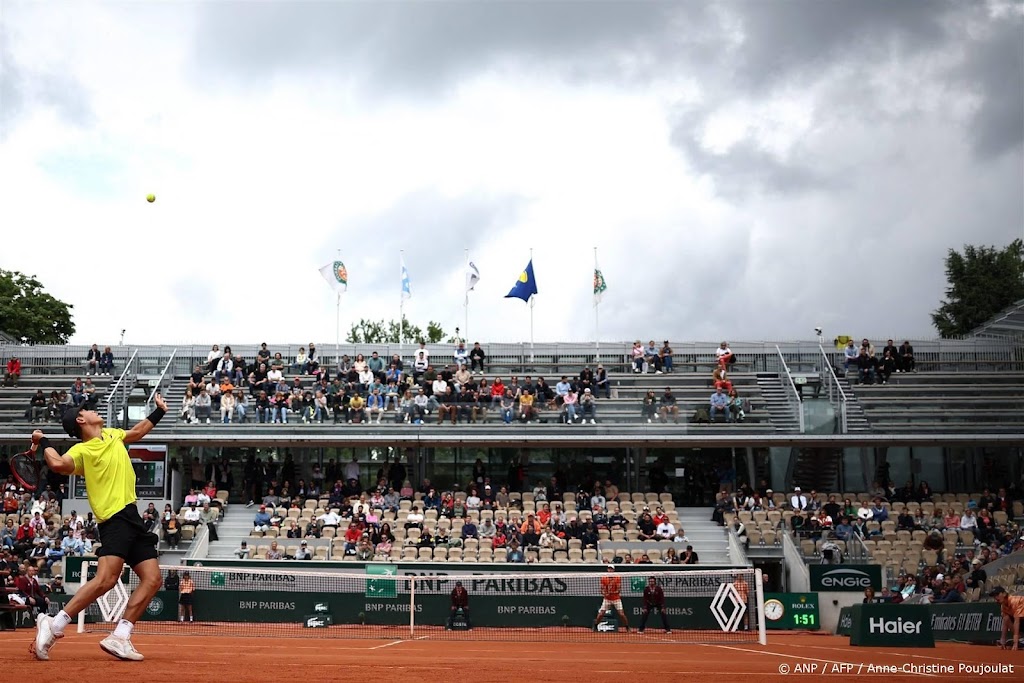 Roland Garros vervroegt aanvangstijd wegens regenval