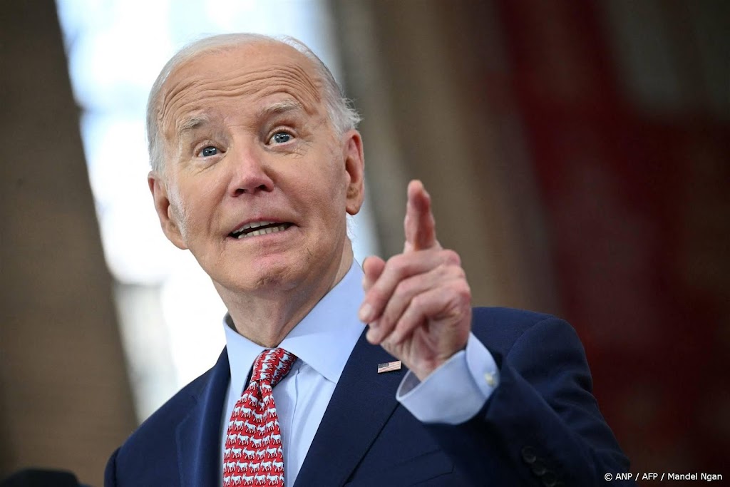 President Biden na D-day-herdenking naar Parijs voor staatsbezoek