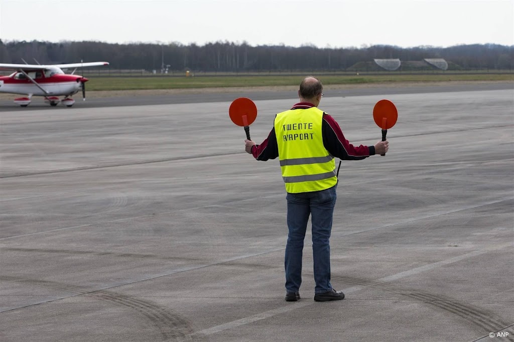 Inspectie houdt vliegtuigen op Twente Airport aan de grond
