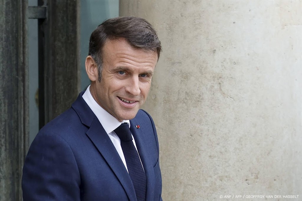 Reuters: Macron vroeg Canada om mildere ban op Russisch titanium