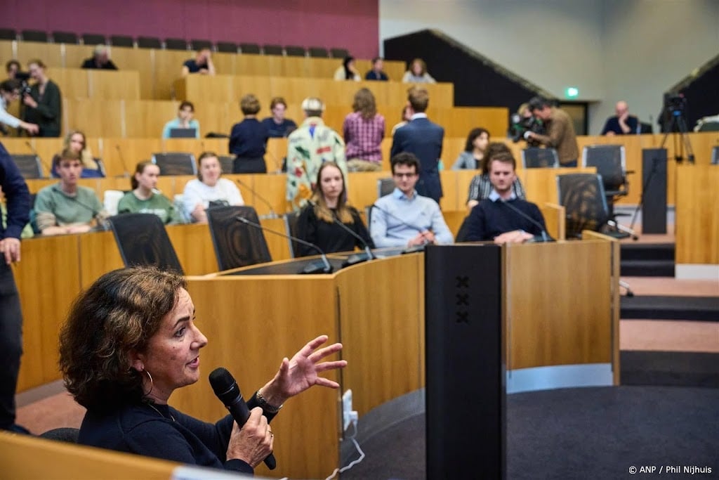 Betogers verstoren studenteninterview met Halsema op stadhuis