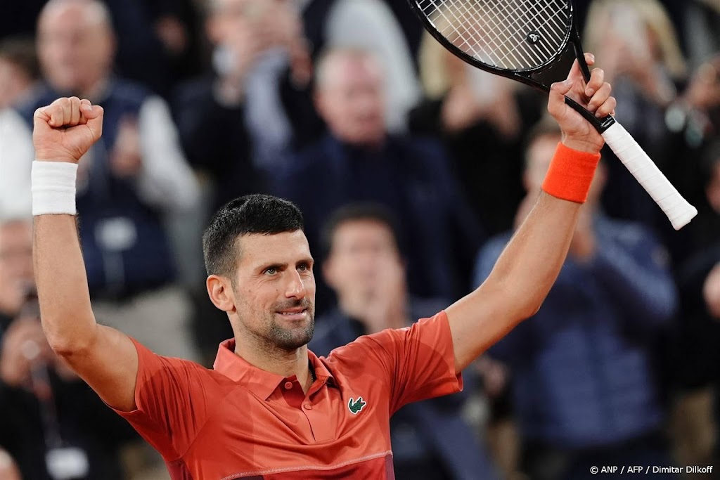 Djokovic snelt op Roland Garros langs Carballés Baena 