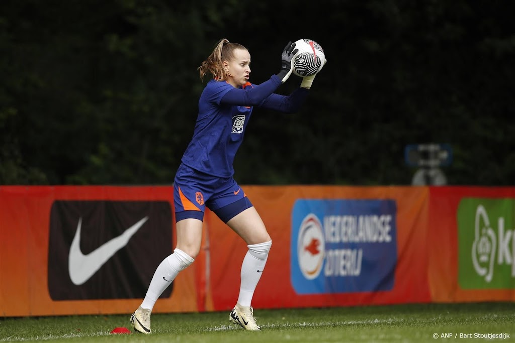 Jonker rekent tegen Finland niet op keepster Van Domselaar