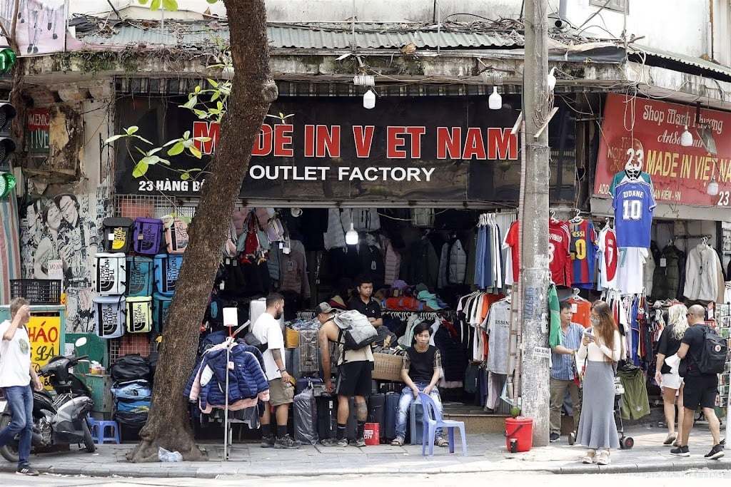 Vietnam neemt duizenden namaakproducten in beslag bij inval