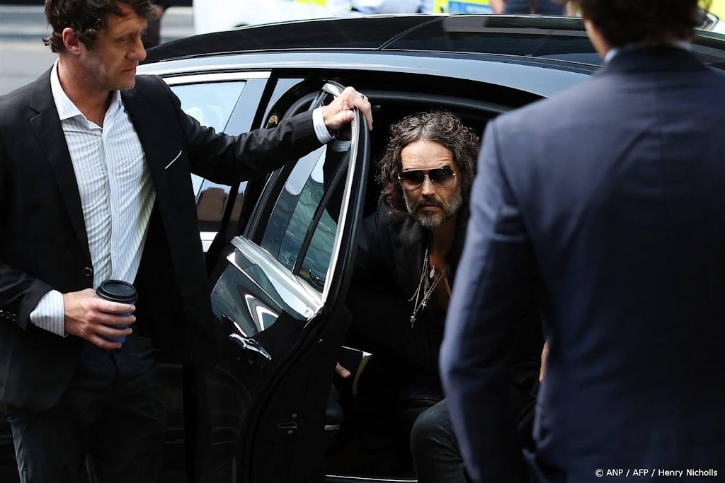 Russell Brand ontkent schuld in zaak rond seksueel misbruik
