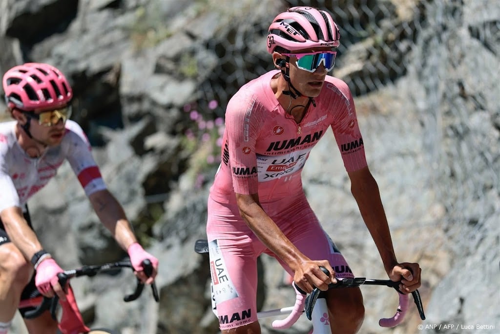 Del Toro behoudt roze in Giro, Prodhomme wint 19e etappe