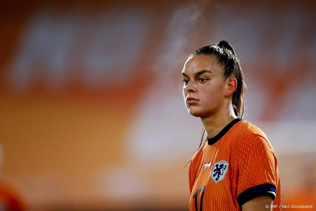 Oranje start tegen Duitsland met Leuchter in de spits