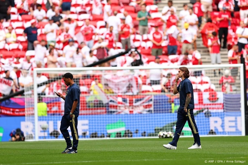 Arsenal begint Champions League-finale met Timber op de bank