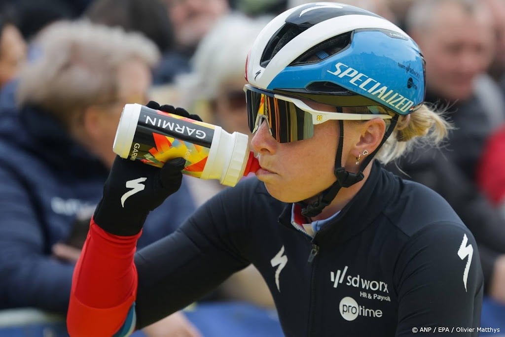 Wiebes is zege en roze in Giro d'Italia kwijt na diskwalificatie
