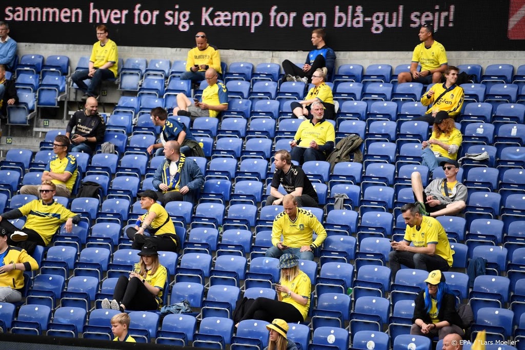 Deense voetbalfans mogen op meter afstand in stadion