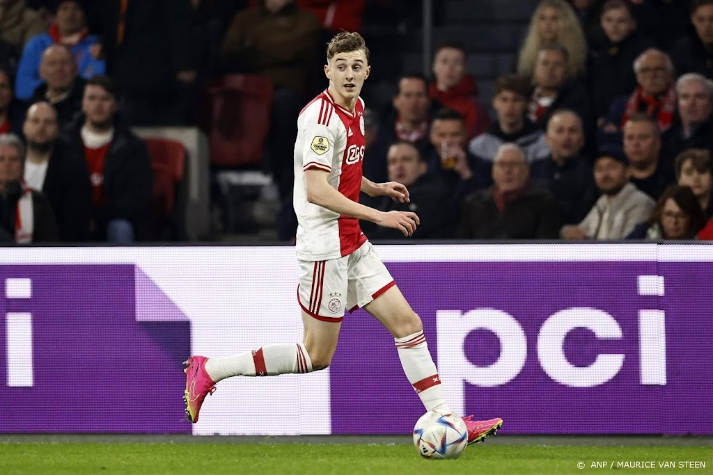 NEC huurt verdediger Baas van Ajax