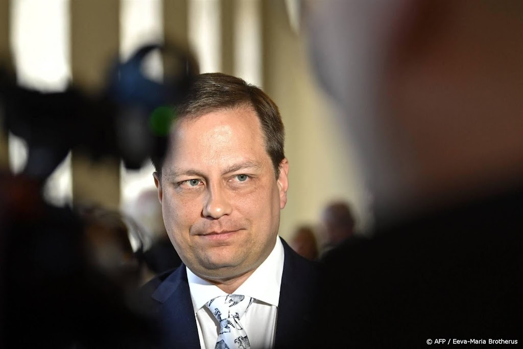 Finse minister treedt al na tien dagen af om nazi-grap
