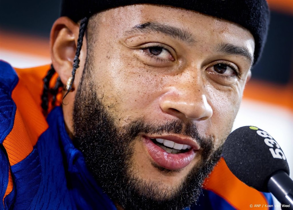 Aanvaller Depay voelt zich bij Oranje fitter en fitter worden   