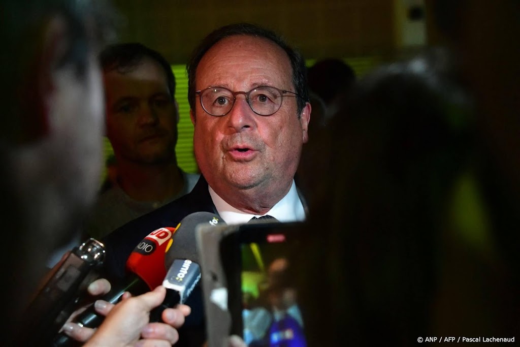 Franse oud-president Hollande koploper in eigen kiesdistrict