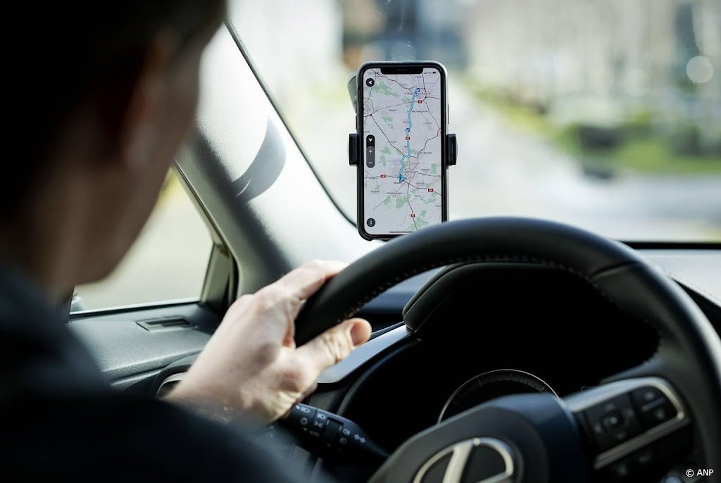 Navigatiedienstverlener TomTom schrapt 300 banen
