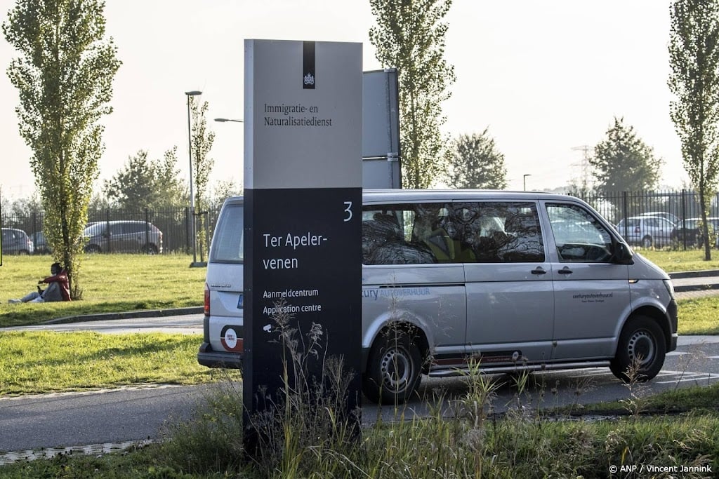 IND mag deel van tweestatusstelsel later invoeren