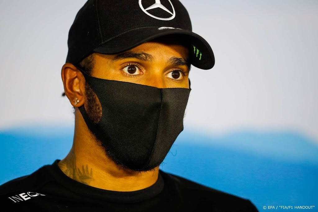 Hamilton vervolgt recordjacht op Silverstone zonder fans