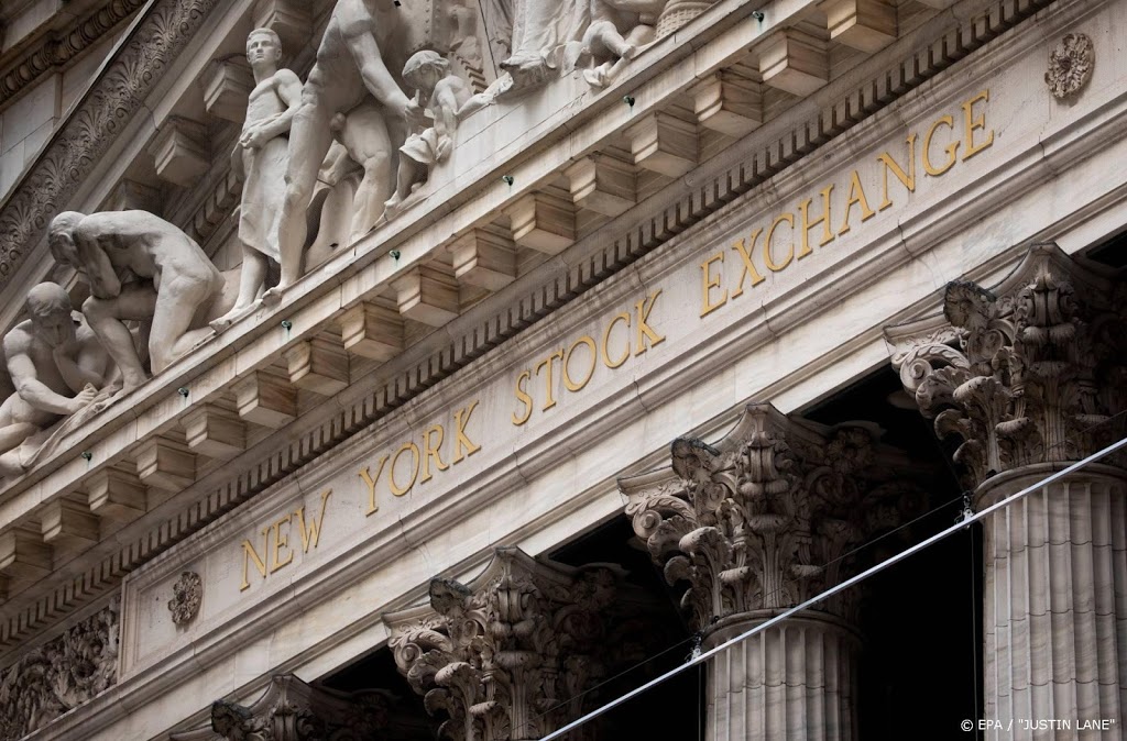 Wall Street opent lager na recordkrimp economie VS