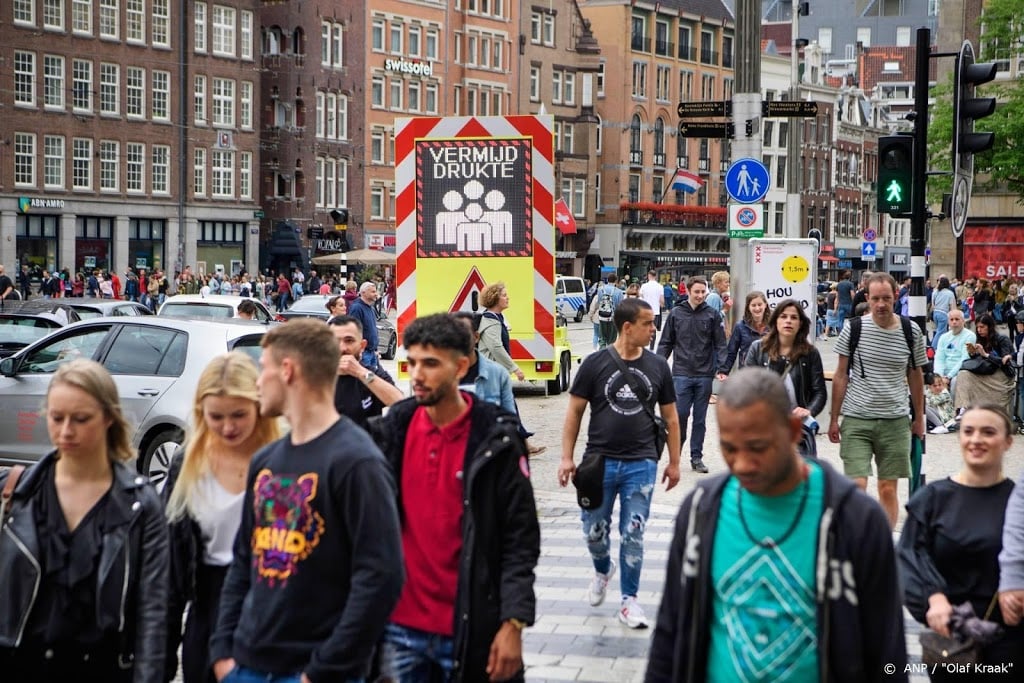 Amsterdam waarschuwt voor druk weekend vanwege Pride en zomerweer