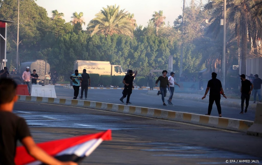 Meer dan honderd gewonden bij bestorming parlement in Bagdad